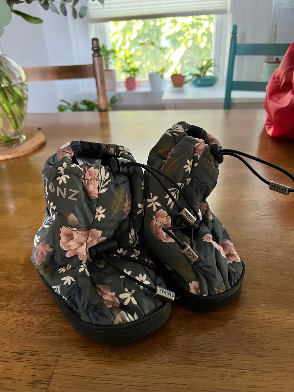 Stonz Kids Floral Puffer Snow Boots - Grey with Pink Flowers